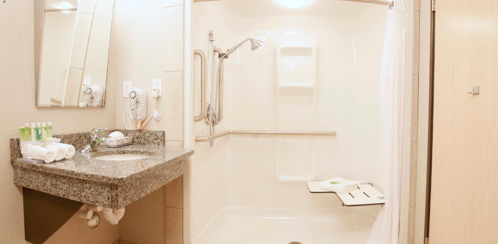 Holiday Inn Express Fort St John By Ihg Fort St. John Екстериор снимка