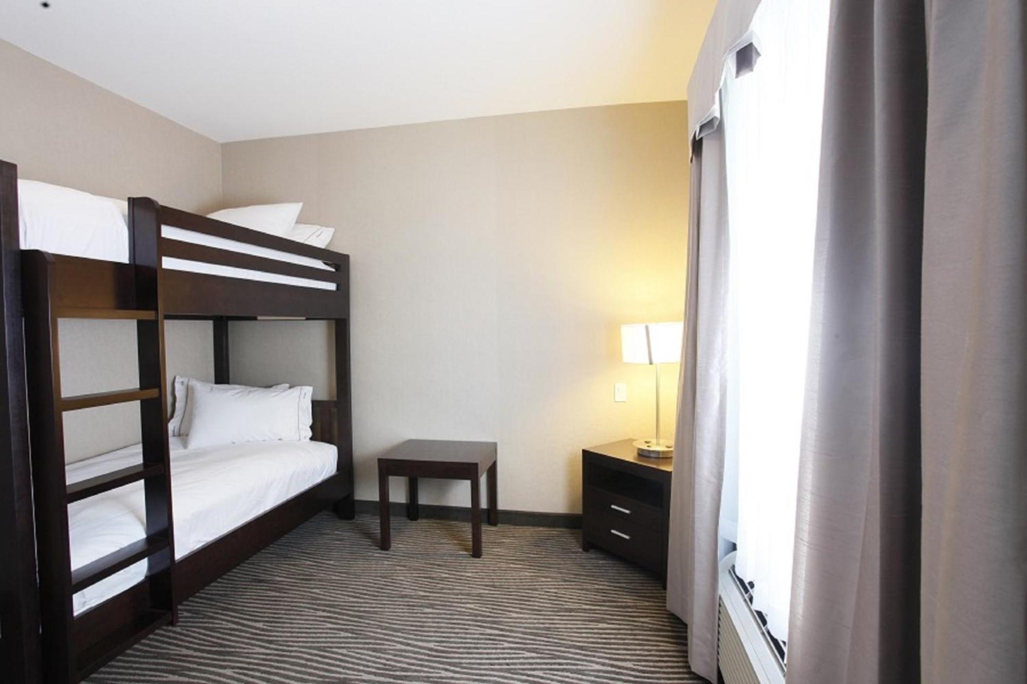 Holiday Inn Express Fort St John By Ihg Fort St. John Екстериор снимка