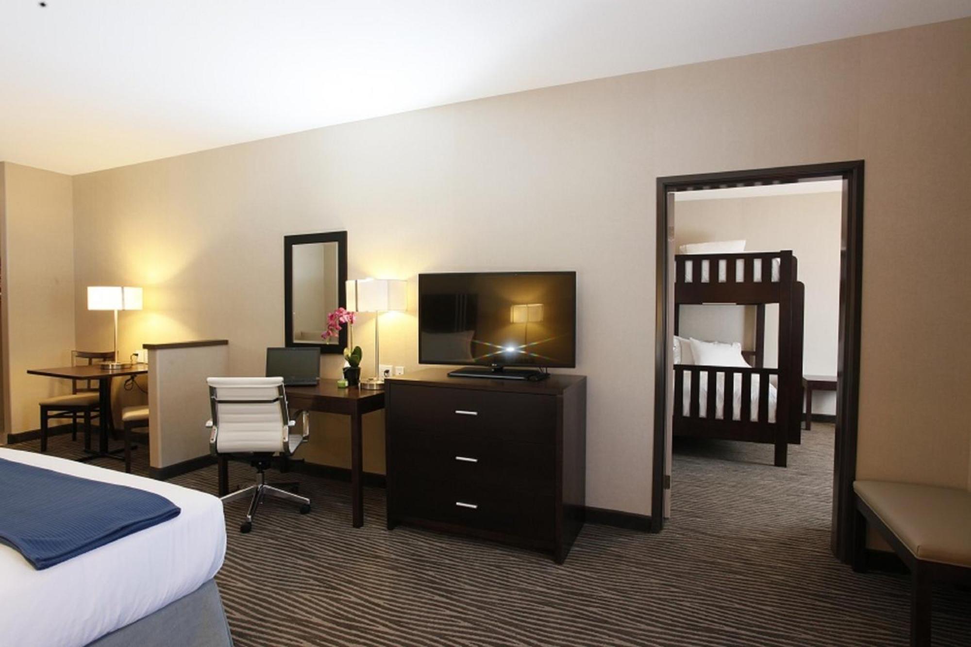Holiday Inn Express Fort St John By Ihg Fort St. John Екстериор снимка