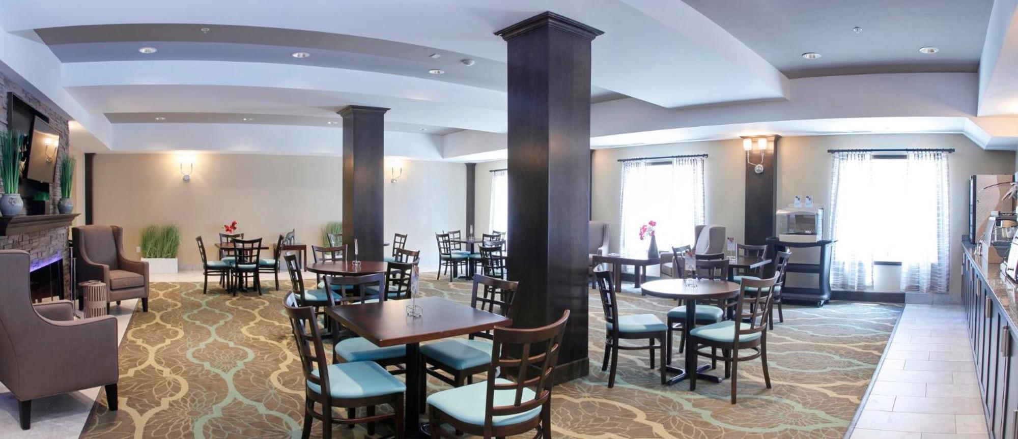Holiday Inn Express Fort St John By Ihg Fort St. John Екстериор снимка