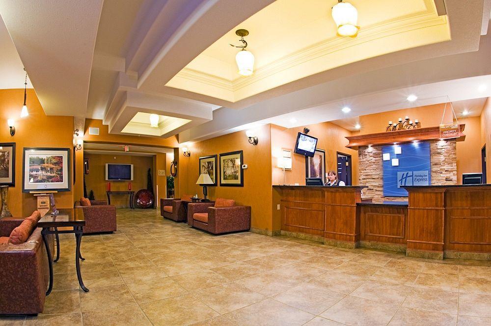 Holiday Inn Express Fort St John By Ihg Fort St. John Екстериор снимка