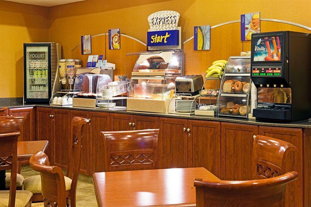 Holiday Inn Express Fort St John By Ihg Fort St. John Екстериор снимка