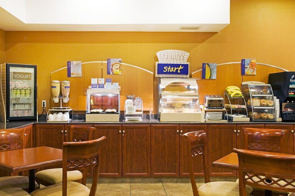 Holiday Inn Express Fort St John By Ihg Fort St. John Екстериор снимка