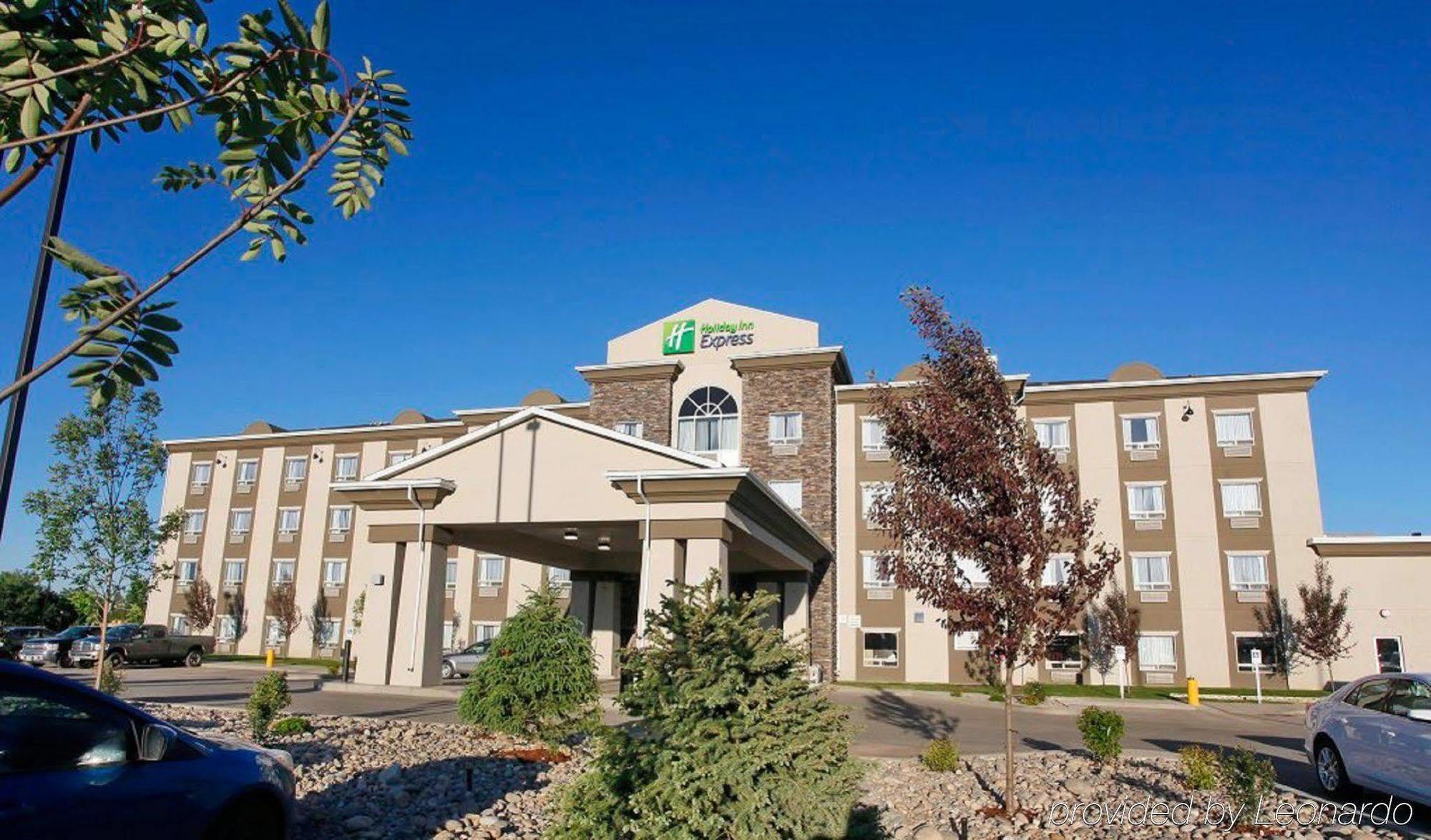 Holiday Inn Express Fort St John By Ihg Fort St. John Екстериор снимка