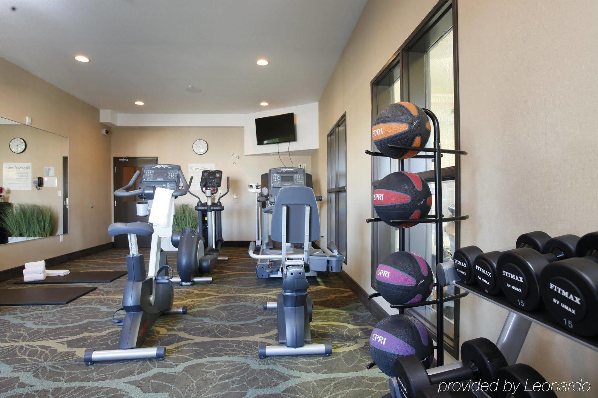 Holiday Inn Express Fort St John By Ihg Fort St. John Екстериор снимка