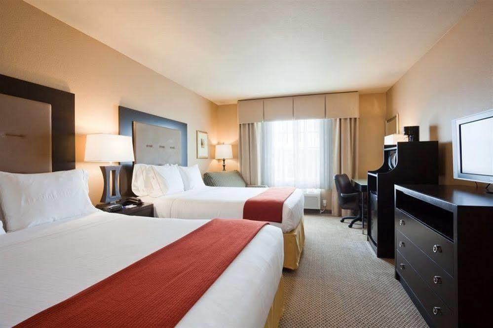 Holiday Inn Express Fort St John By Ihg Fort St. John Екстериор снимка