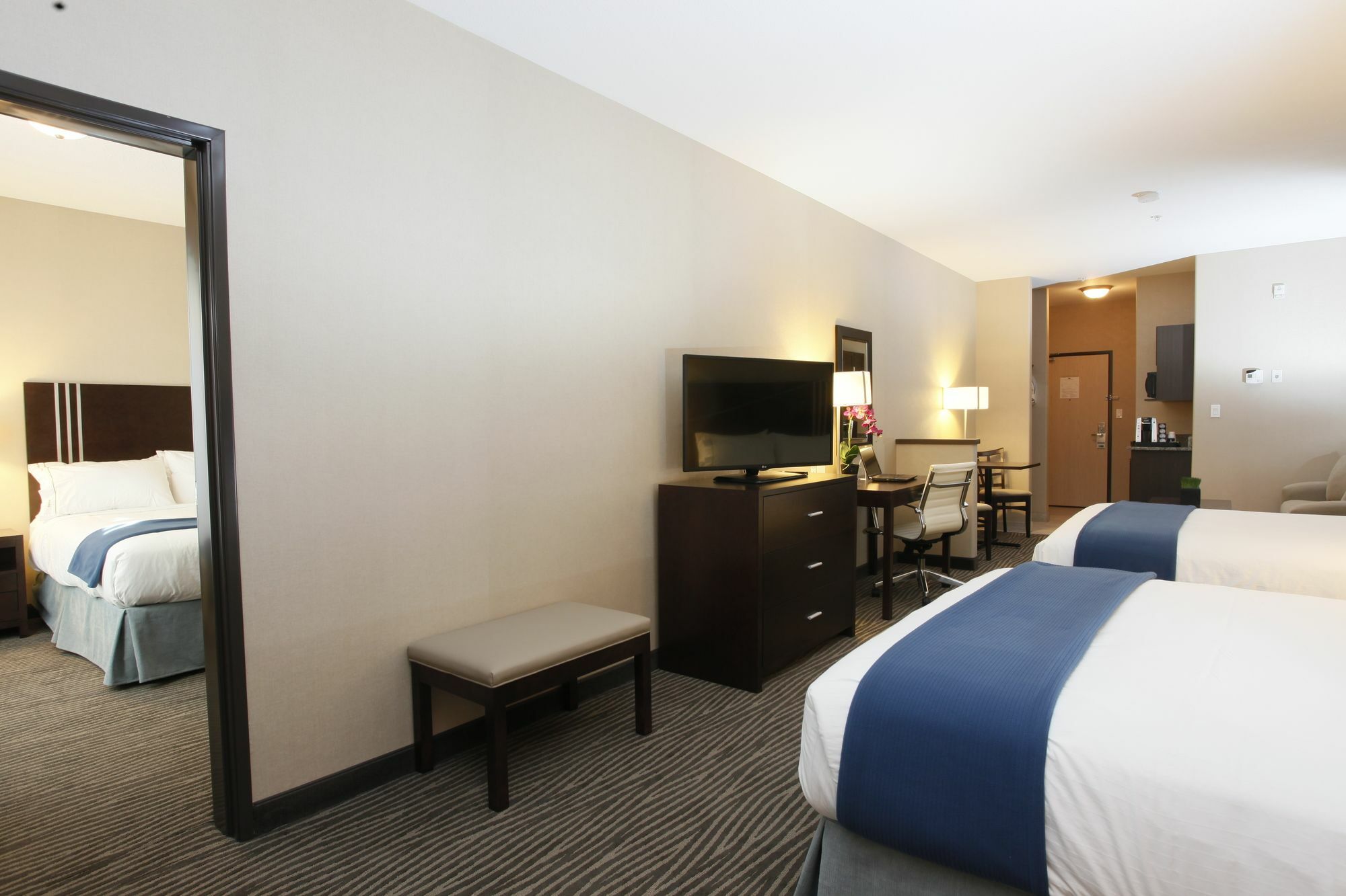 Holiday Inn Express Fort St John By Ihg Fort St. John Екстериор снимка