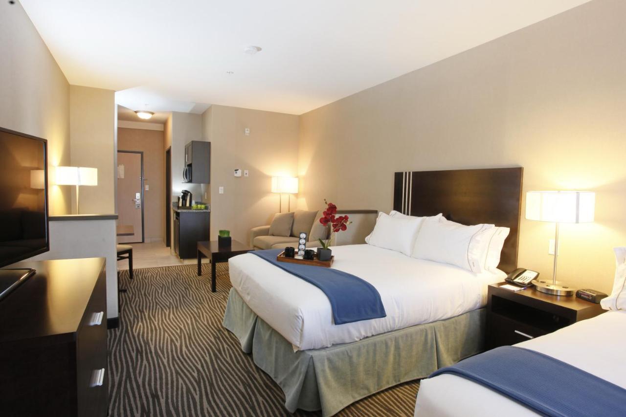Holiday Inn Express Fort St John By Ihg Fort St. John Екстериор снимка