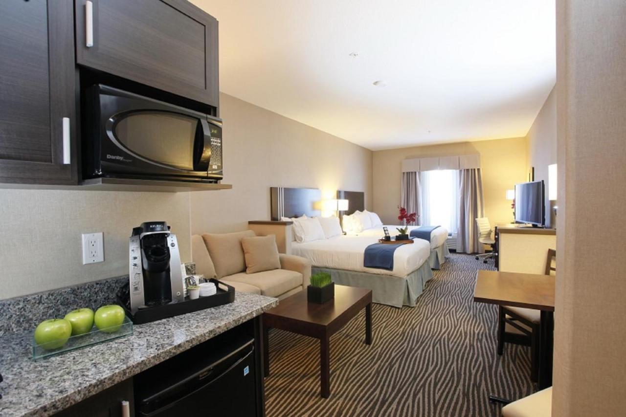 Holiday Inn Express Fort St John By Ihg Fort St. John Екстериор снимка